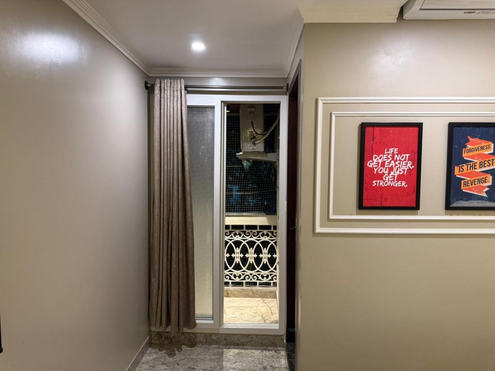 Hotel Lg Suites Bangalore Extérieur photo