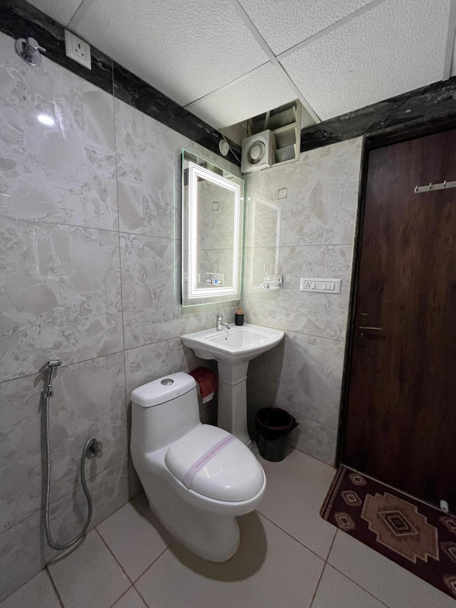 Hotel Lg Suites Bangalore Extérieur photo