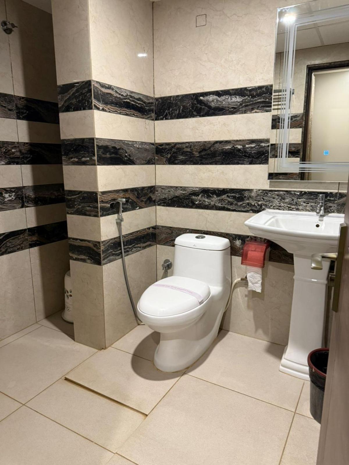 Hotel Lg Suites Bangalore Extérieur photo