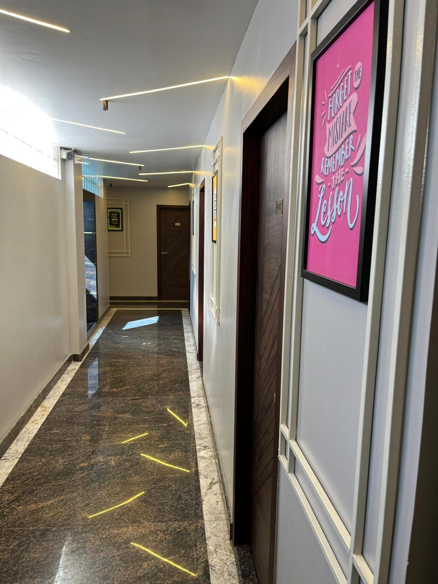 Hotel Lg Suites Bangalore Extérieur photo