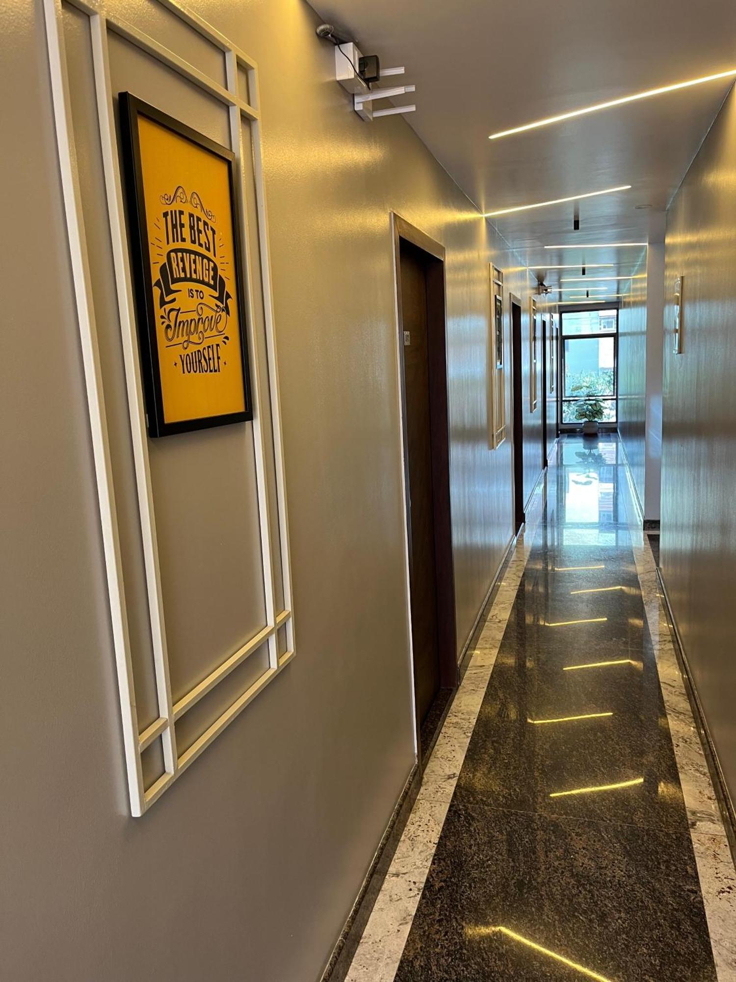 Hotel Lg Suites Bangalore Extérieur photo
